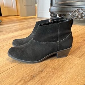 Ladies Vionic booties size 10 black
